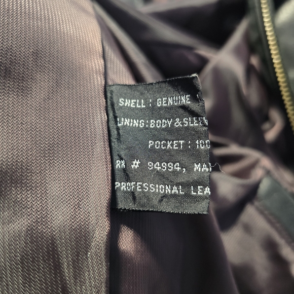 Men's Classic Black Leather Bomber Jacket - Picture 14 of 15